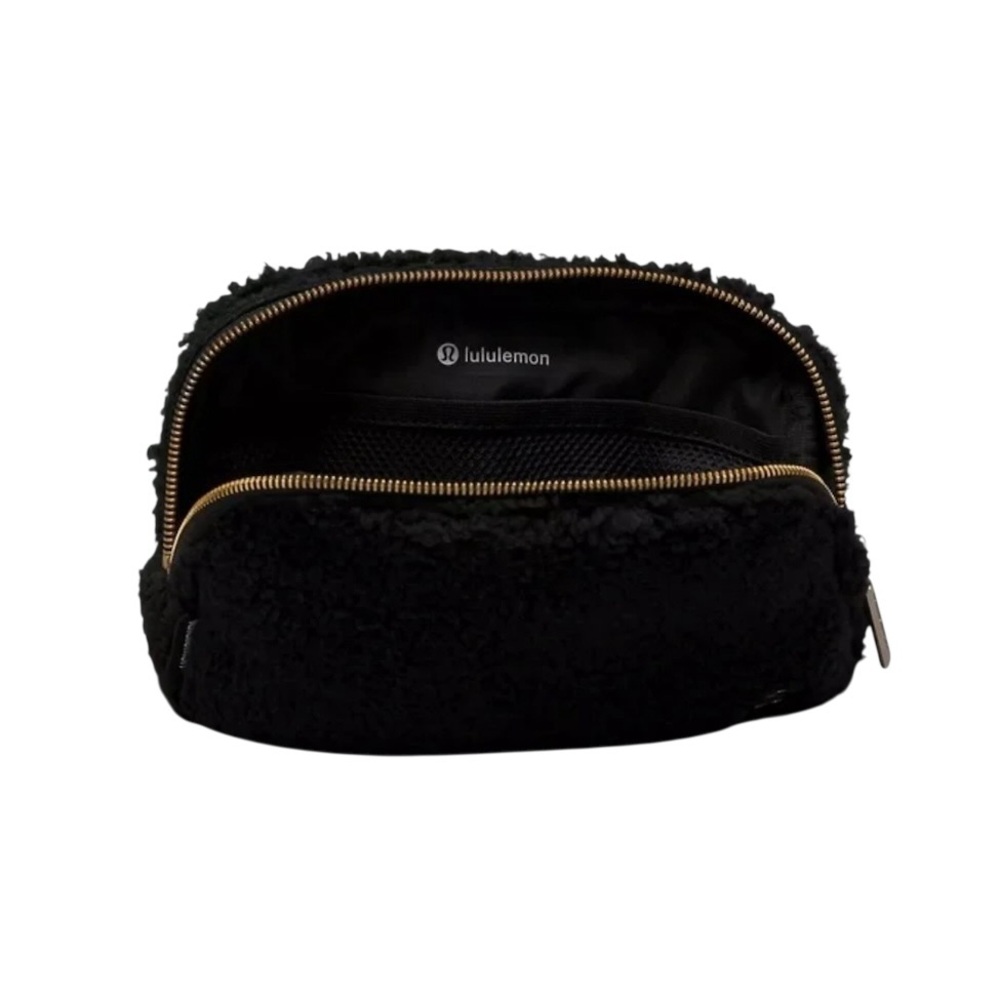 Lululemon Everywhere Fuzzy Sherpa Fleece Belt Bag Fanny Pack Black Gold Hardware - Picture 5 of 12